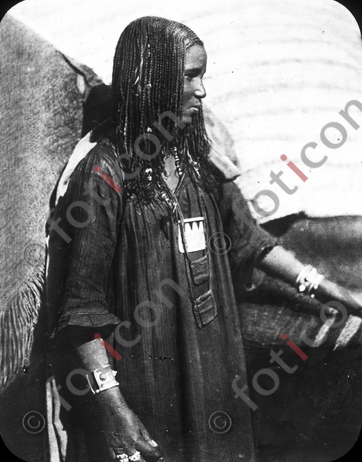 Beduinenfrau | Bedouin woman - Foto foticon-simon-008-035-sw.jpg | foticon.de - Bilddatenbank für Motive aus Geschichte und Kultur